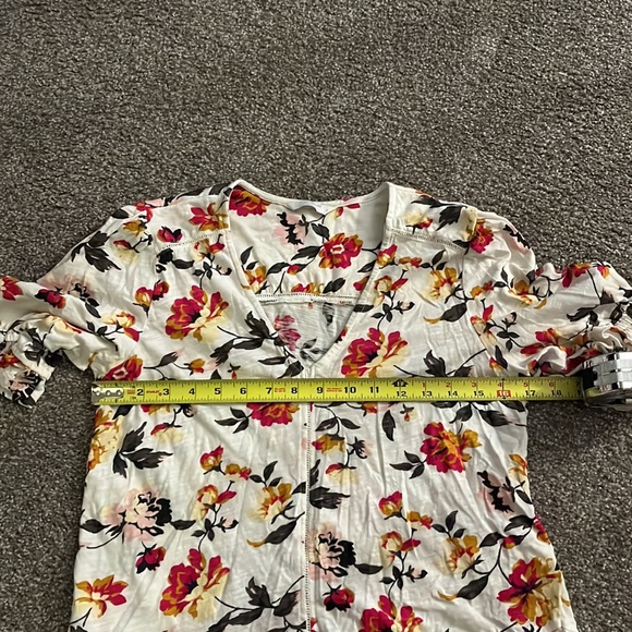 Lucky Top with Colorful Flowers - Picture 6 of 9